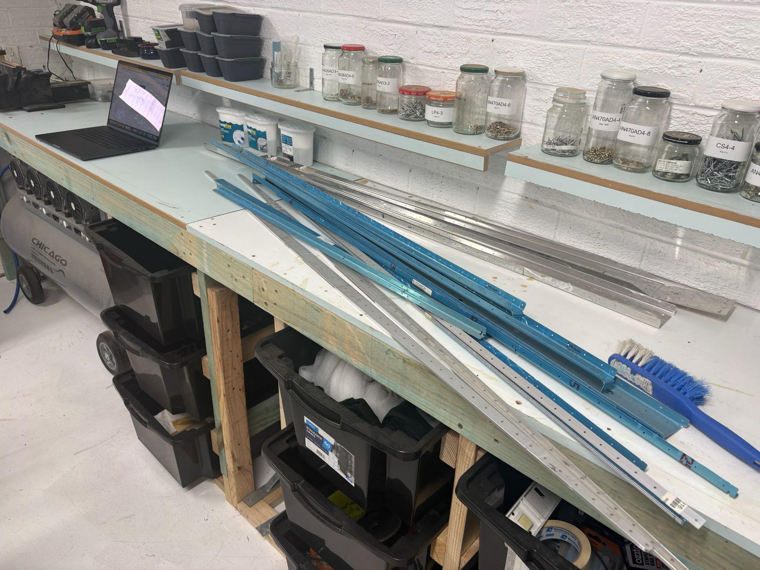 Back bench with angle and horizontal stab parts